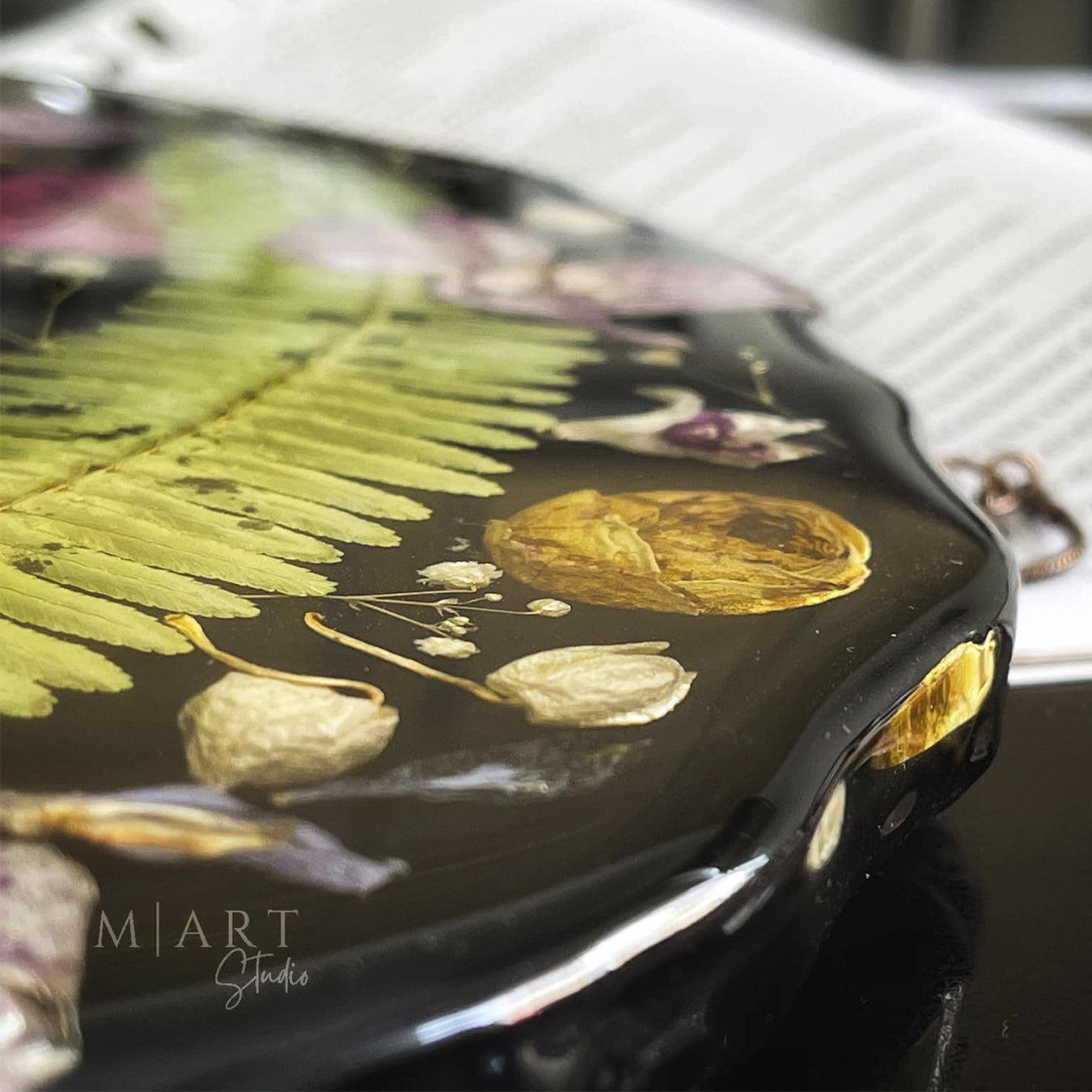 black epoxy tray with dried flowers - 6 black epoxy tray with dried flowers - 6
